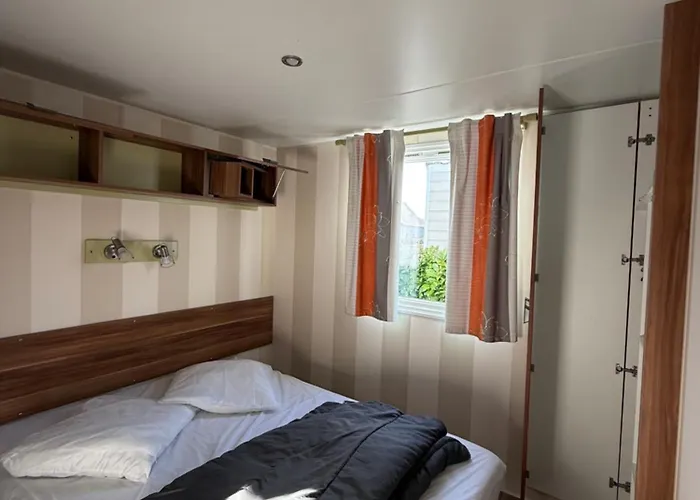 Le Clos Savoye Kamp alanı Biville-sur-Mer