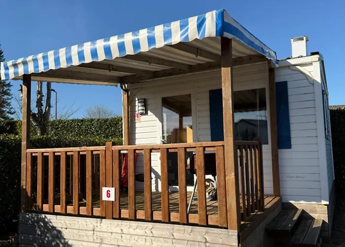 Le Clos Savoye Kamp alanı *